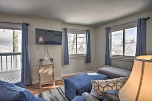 Apartment (1 Bedroom) | Interior - Ski-in Ski-out Wintergreen Condo w/ Balcony (Nellysford)