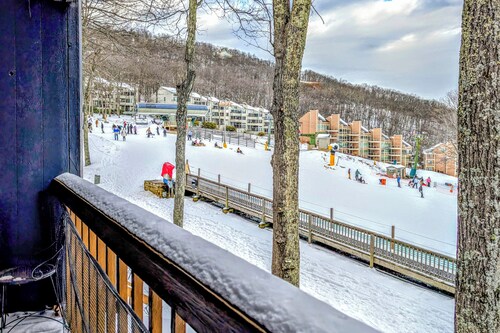 Ski-in Ski-out Wintergreen Condo w/ Balcony
