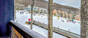Ski-in Ski-out Wintergreen Condo w/ Balcony