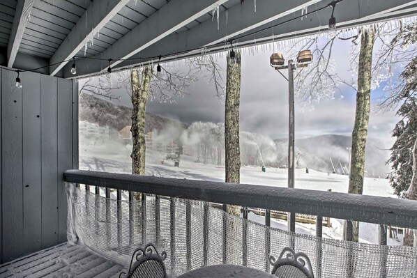 Apartment (1 Bedroom) | Interior - Ski-in Ski-out Wintergreen Condo w/ Balcony (Nellysford)