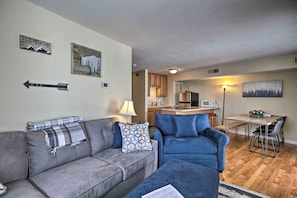 Apartment (1 Bedroom) | Interior - Ski-in Ski-out Wintergreen Condo w/ Balcony (Nellysford)
