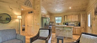 Private Hot Tub & EV Charger: Cozy Murphy Cabin!