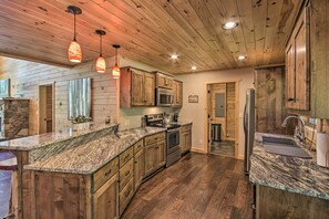 House (3 Bedrooms) | Interior - 'rukarasa Cabin' w/ Yard & Dock at Grand Lake (Eucha)