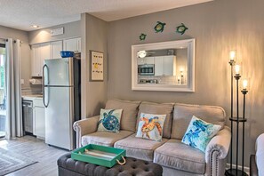 Interior - 1 Mi to Lake Lure: Mtn-view Studio w/ Balcony! (Lake Lure)