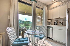 Interior - 1 Mi to Lake Lure: Mtn-view Studio w/ Balcony! (Lake Lure)