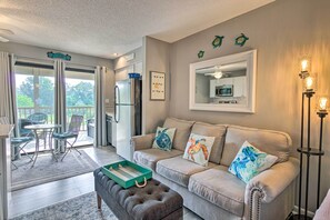 Interior - 1 Mi to Lake Lure: Mtn-view Studio w/ Balcony! (Lake Lure)