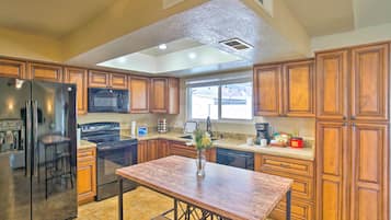 House (4 Bedrooms) | Interior