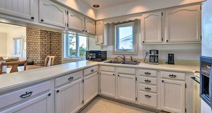 'west of the Moon' Ocean Apt w/ Beach Access!