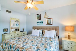 Apartment (1 Bedroom) | Interior - Steps to St. Pete Beach: Condo w/ Pool! (St. Pete Beach)