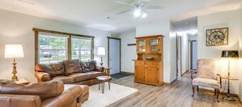 Cottage w/ Yard + Grill ~ 21 Mi to Hocking Hills!