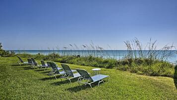 Apartment (2 Bedrooms) | Front of property