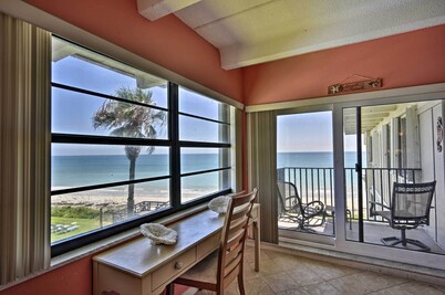 Oceanfront Vero Beach Condo w/ Balcony Views!