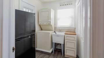 House (6 Bedrooms) | Interior