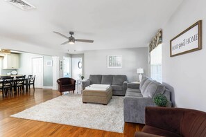 House (6 Bedrooms) | Interior