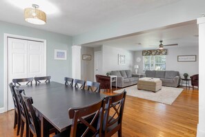 House (6 Bedrooms) | Interior