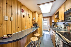 Cottage (2 Bedrooms) | Interior - Quaint 'gretna Getaway' Cottage w/ Screened Porch! (Lebanon)