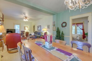 House (6 Bedrooms) | Interior