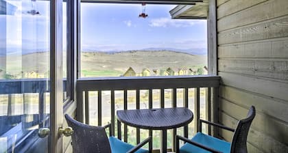 Walk to Ski Lifts: Mtn-view Granby Retreat!