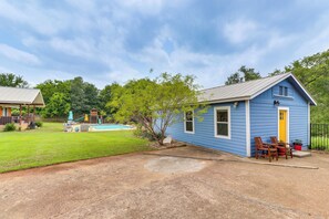 Cottage (1 Bedroom) | Interior - 12 Mi to Dtwn: Austin Guest Cottage w/ Pool Access (Austin)