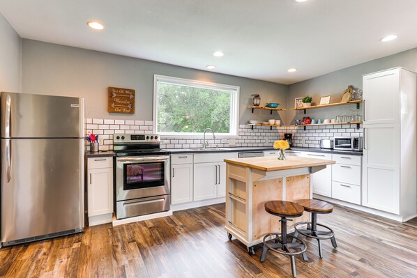 Cottage (1 Bedroom) | Interior - 12 Mi to Dtwn: Austin Guest Cottage w/ Pool Access (Austin)