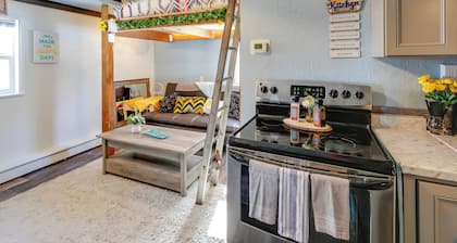 2 Mi to Dtwn & Pioneer Park: Fairbanks Studio!