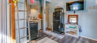 2 Mi to Dtwn & Pioneer Park: Fairbanks Studio!