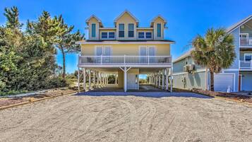 House (6 Bedrooms) | Interior