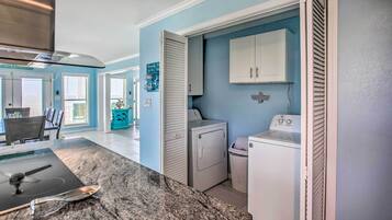 House (6 Bedrooms) | Interior