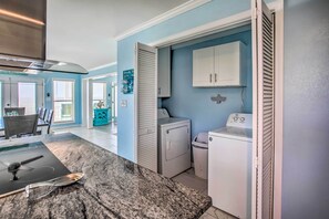 House (6 Bedrooms) | Interior
