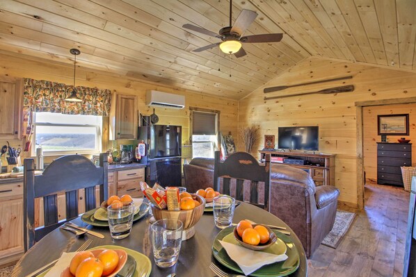 Dining - 'valley View Cabin' Near Branson & Table Rock Lake (Omaha)