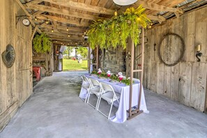 Outdoor dining - 'valley View Cabin' Near Branson & Table Rock Lake (Omaha)