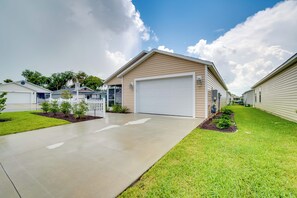 House (2 Bedrooms) | Interior - Sun-soaked Retreat in The Villages w/ Grill! (Coleman)