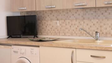 Studio, fumeurs | 5 chambres