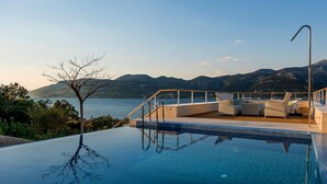 Villa | 6 camere, una scrivania, insonorizzazione