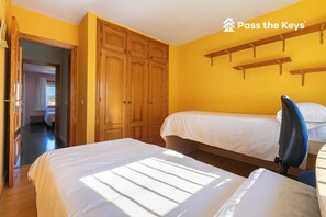 2 dormitoris, planxa i posts de planxar, wifi gratuïta i roba de llit 