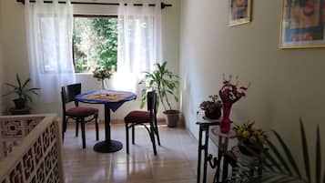 32-inch flat-screen TV with digital channels, Netflix