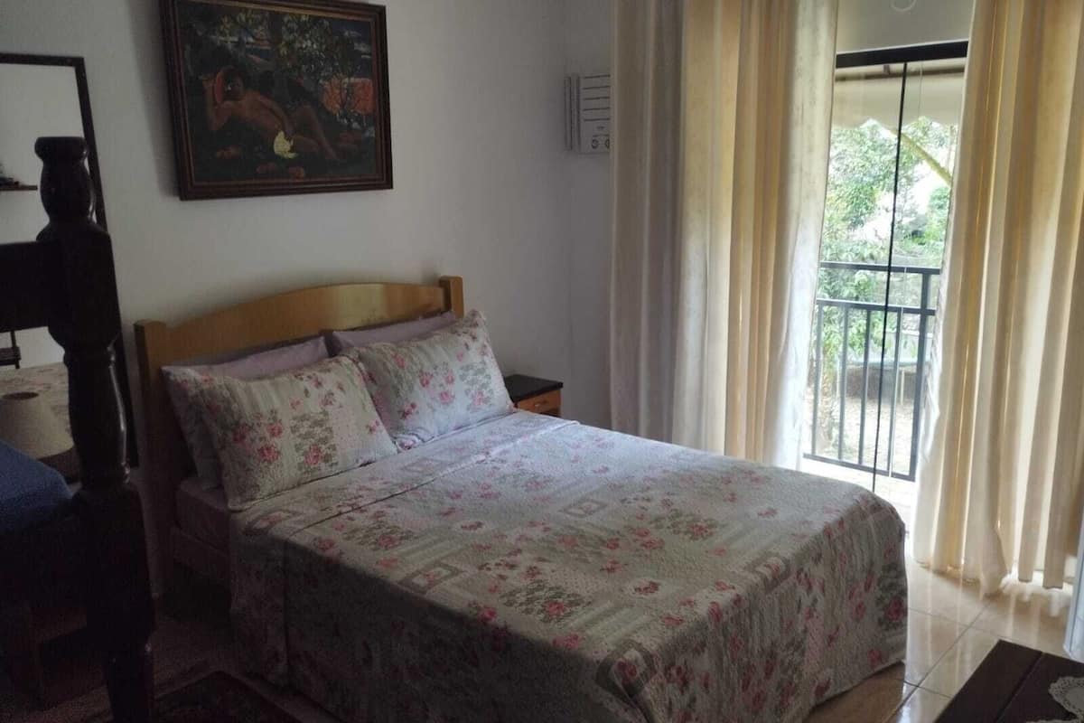 Ropa de cama de alta calidad, minibar, caja fuerte y cortinas opacas