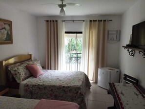 Ropa de cama de alta calidad y minibar 