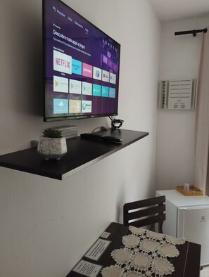 Ropa de cama de alta calidad y minibar 