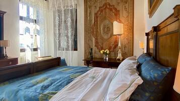 2 dormitorios, escritorio, wifi gratis y ropa de cama