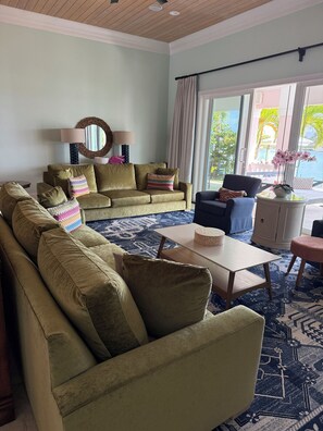 Smart TV, smart speakers, stereo, printers - Welcome to the Chicken Ranch! High-end property, 69 foot deepwater dock. (Treasure Cay Abaco)