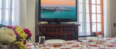 Talo, 2 makuuhuonetta, tupakointi sallittu, parveke | Ruokasali