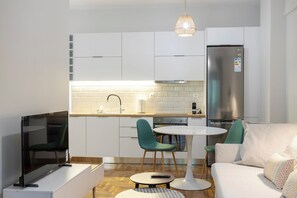 Superior-Apartment | Eigene Küche | Großer Kühlschrank, Ofen, Geschirrspüler, Espressomaschine