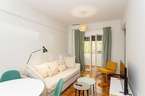 Apartamento superior | Área de estar | Smart TV 55 polegadas com canais a cabo