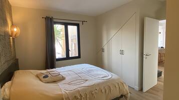 3 slaapkamers, een strijkplank/strijkijzer, wifi, beddengoed