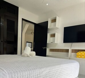 3 bedrooms, in-room safe, desk, iron/ironing board