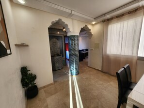 Interior - Tangier 3BR Hypercenter Apt: Prime Location, Modern Comforts, Stunning Views (Tanger)