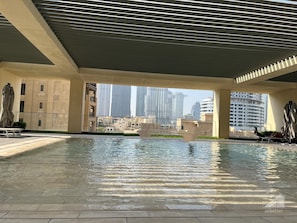 Piscine à débordement