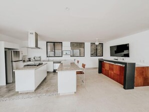 Private kitchen - Spacious and exclusive apartment in Punta Diamante (fraccionamiento Real Diamante. CP)