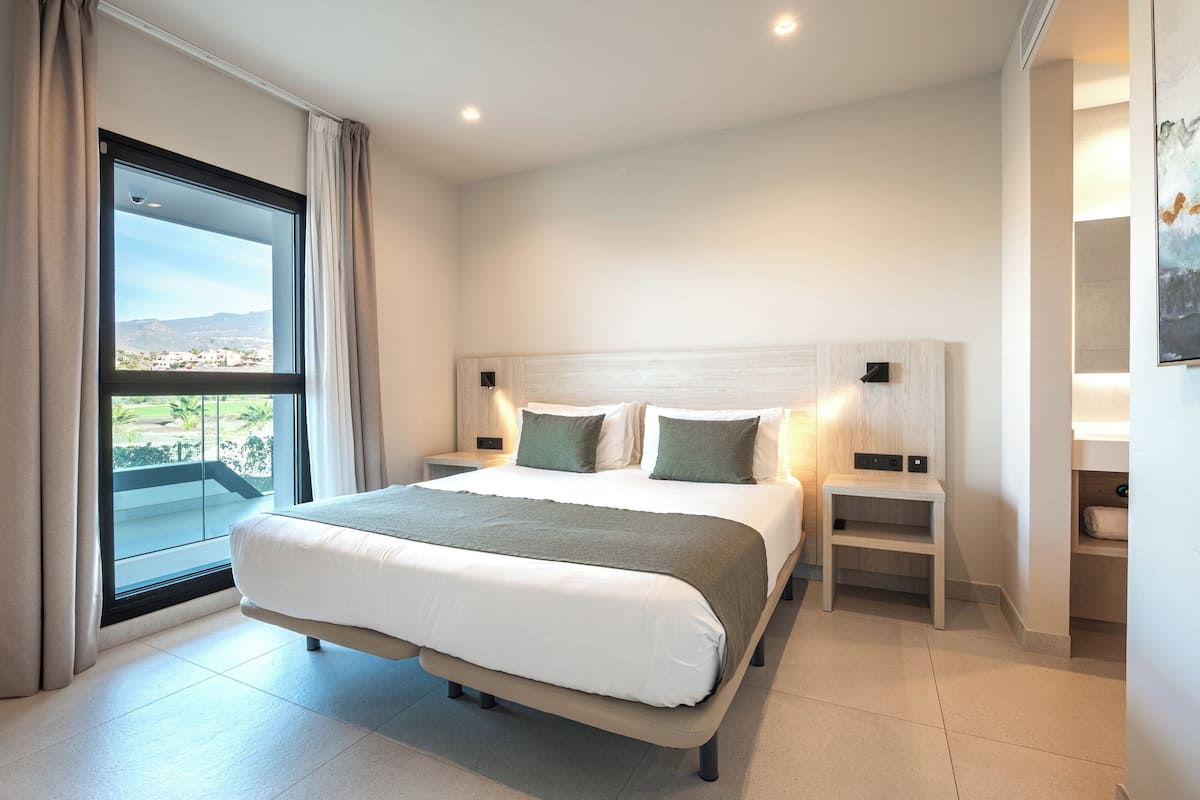 Coffres-forts dans les chambres, Wi-Fi gratuit, draps fournis